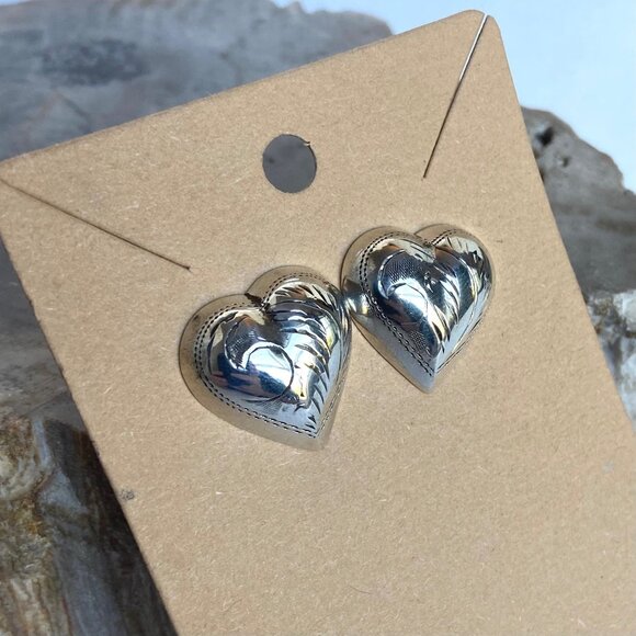 VTG Sterling Silver 925 Etched Hollow Puffy Heart Stud Earrings Heart Jewelry - Picture 12 of 16